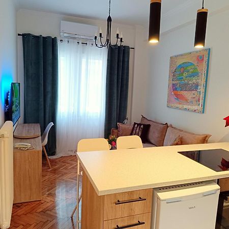 Golden Apartment In Victoria Афіни Екстер'єр фото