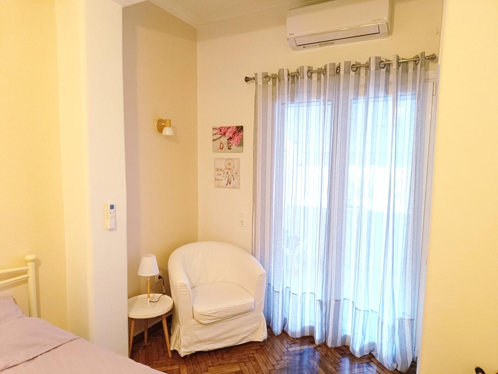 Golden Apartment In Victoria Афіни Екстер'єр фото